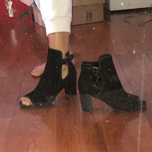 Donald j Pliner Black suede heels🖤